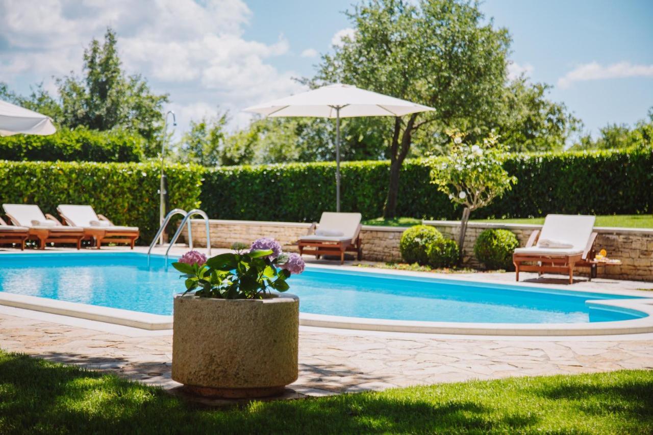 Villa Kringa Tinjan Экстерьер фото