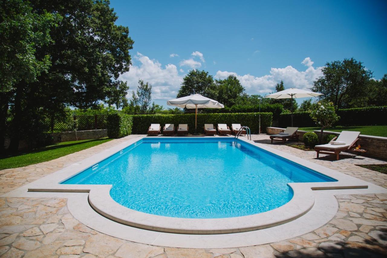 Villa Kringa Tinjan Экстерьер фото