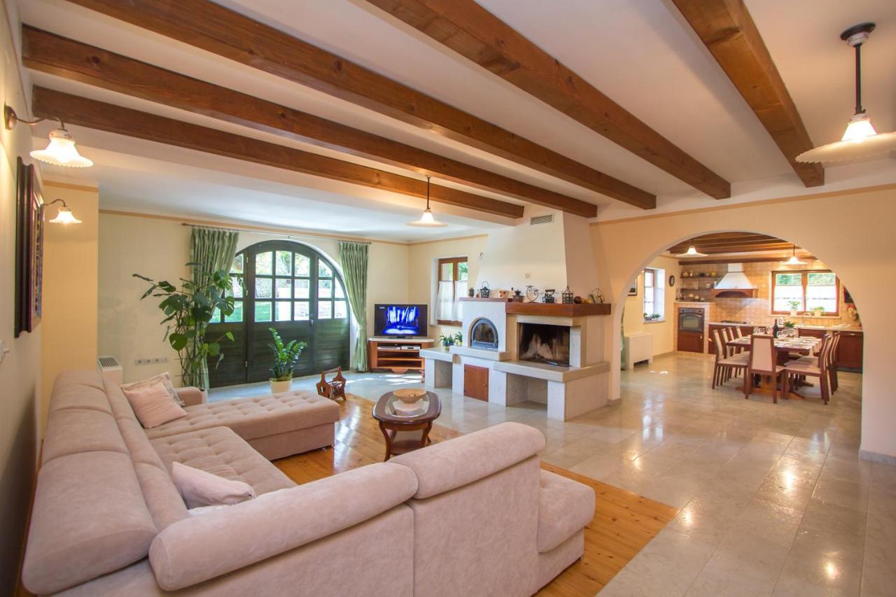 Villa Kringa Tinjan Экстерьер фото
